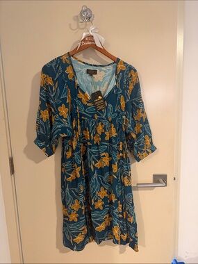 Kahulalea Teal Floral V-Neck Women’s Dress
